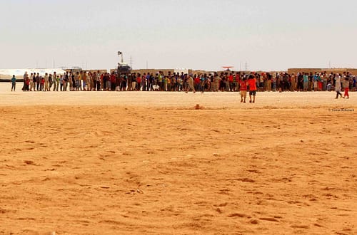 Refugees queuing for water in Zaatari © Tom Rübenach