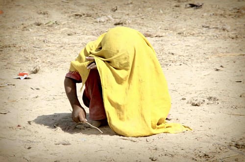 Dadu Girl hiding © Tom Rübenach