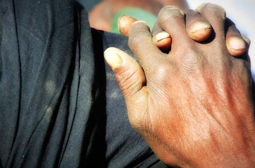 Afrikanische Hände © Tom Rübenach
